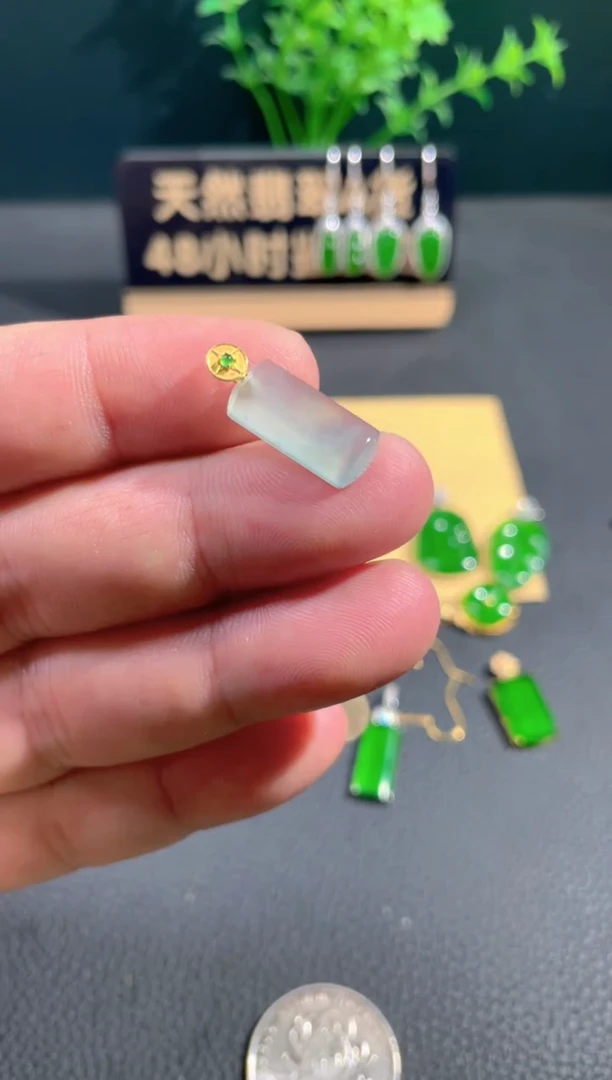 【闪购商品】翡翠颈饰18K金镶嵌翡翠