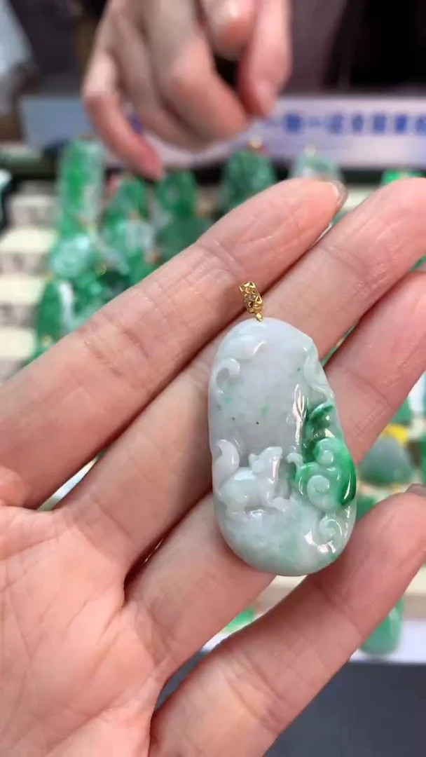 【闪购商品】翡翠吊坠(不含链)18K金镶嵌挂件