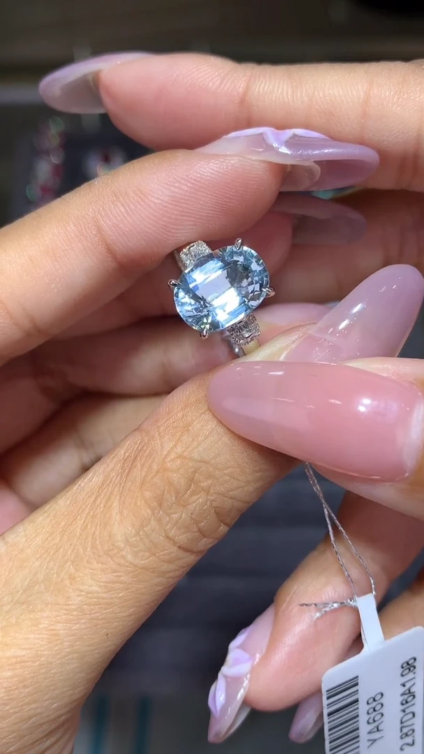 18K金镶嵌戒圈海蓝宝石2.78CT