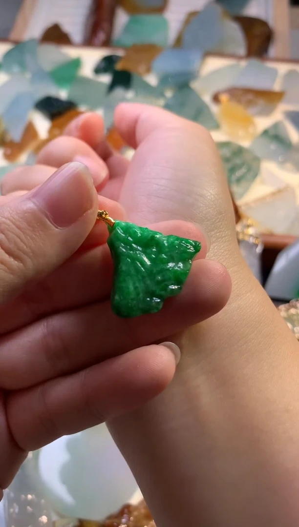 【闪购商品】翡翠颈饰18K金镶嵌吊坠