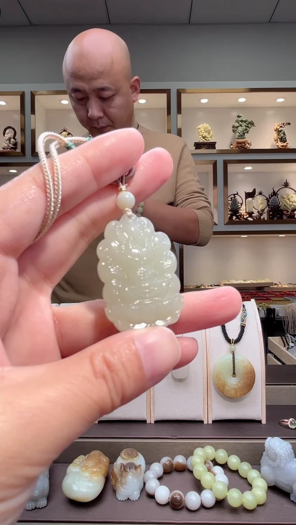 颈饰未镶嵌和田玉苏