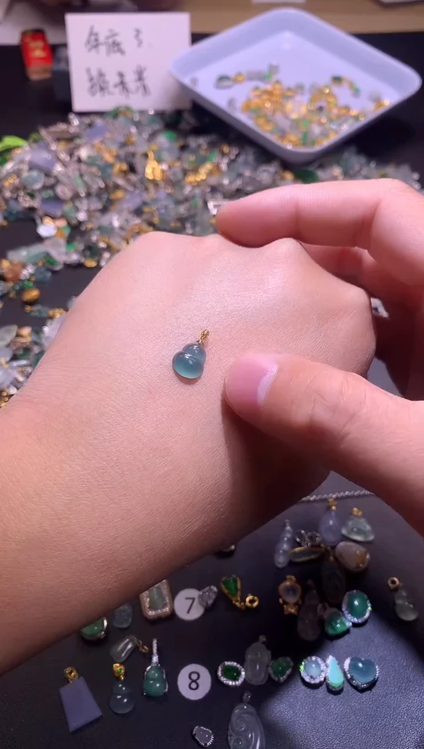 【闪购商品】翡翠吊坠(不含链)18K金镶嵌1