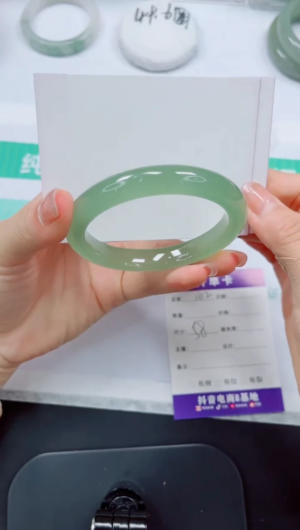 石英质玉手镯未镶嵌102/58