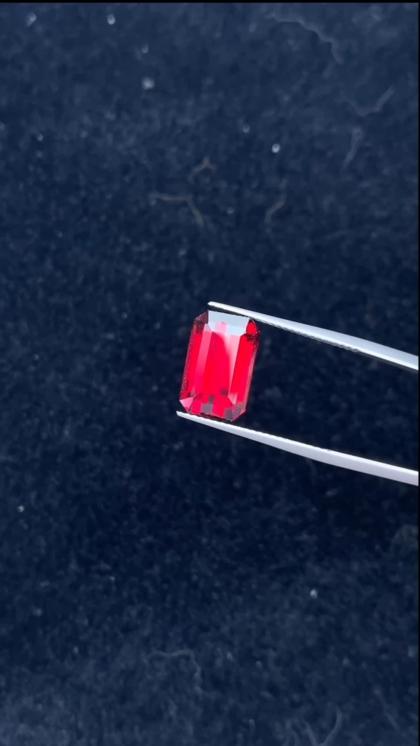 【闪购商品】石榴石裸石未镶嵌6.85克拉