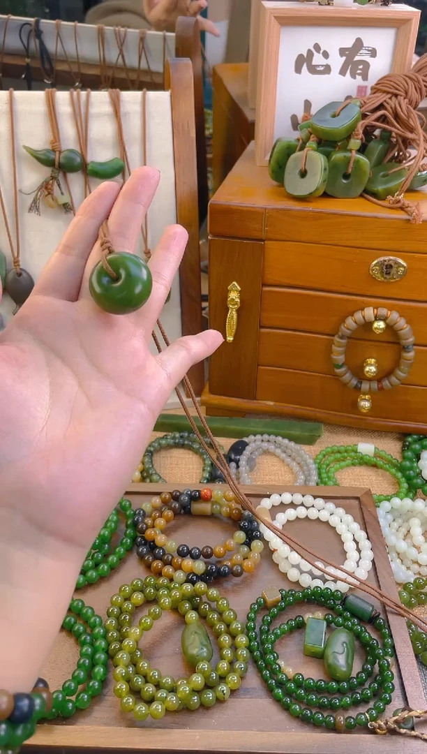 未镶嵌手链和田玉秋香平安扣