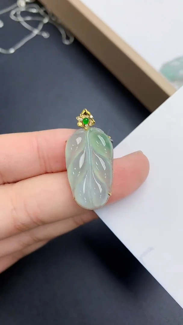 颈饰18K金镶嵌翡翠天然缅甸A货百元以上9元证书费自理