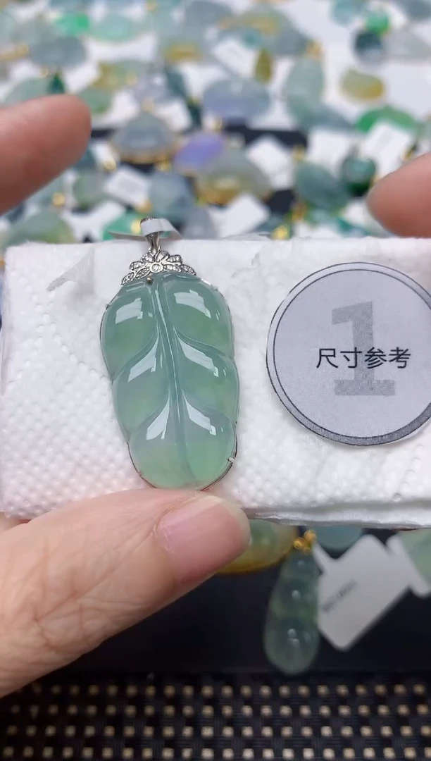 颈饰18K金镶嵌翡翠天然缅甸A货翡翠