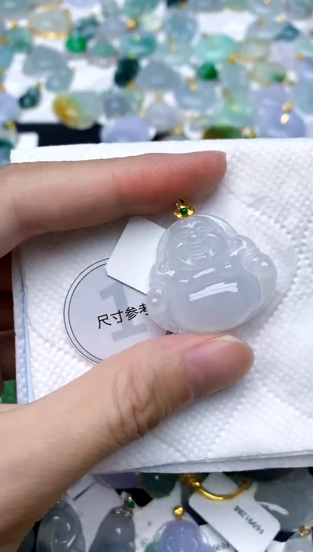 颈饰18K金镶嵌翡翠天然A货翡翠
