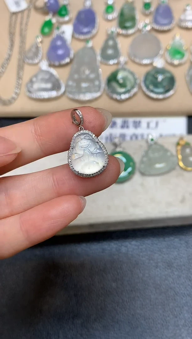 颈饰18K金镶嵌翡翠逍遥佛【无服务费