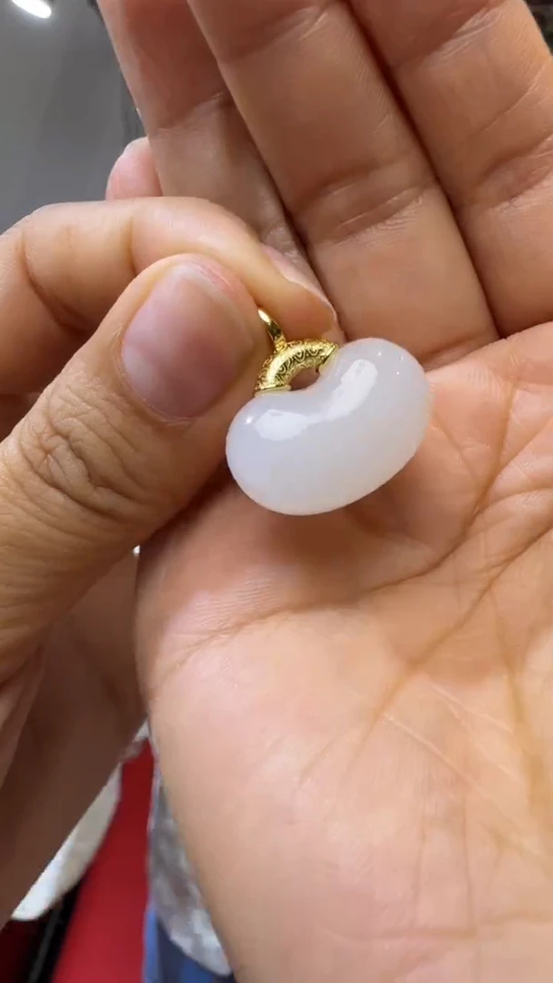 和田玉未镶嵌颈饰杭州珠宝展假一罚十