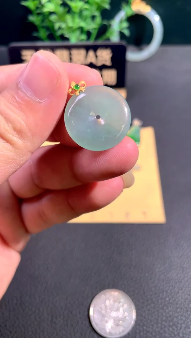 颈饰18K金镶嵌翡翠翡翠