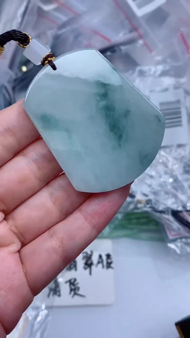 颈饰未镶嵌翡翠吊坠