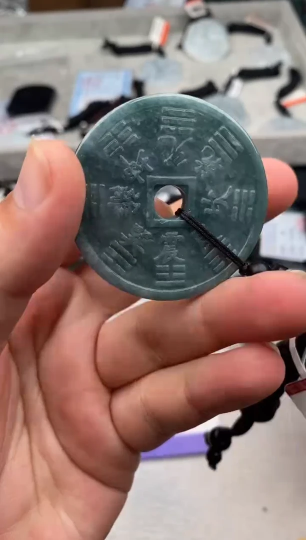 翡翠未镶嵌颈饰多样性发其一