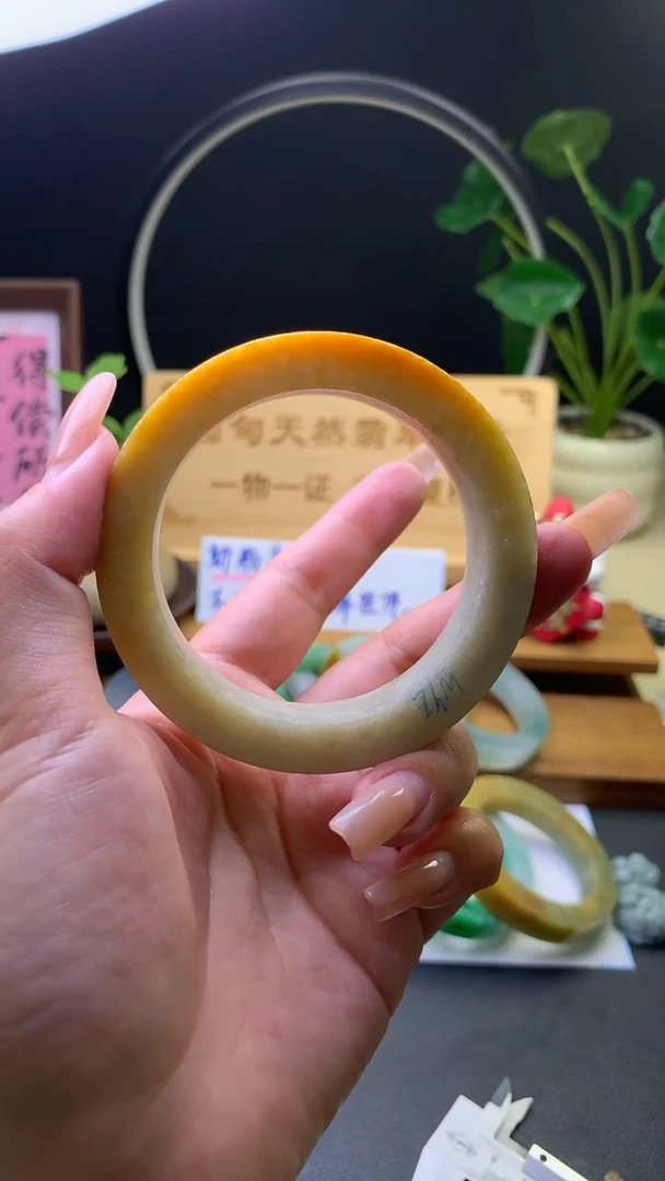 未镶嵌翡翠手镯定制定制翡翠翡翠手镯定制