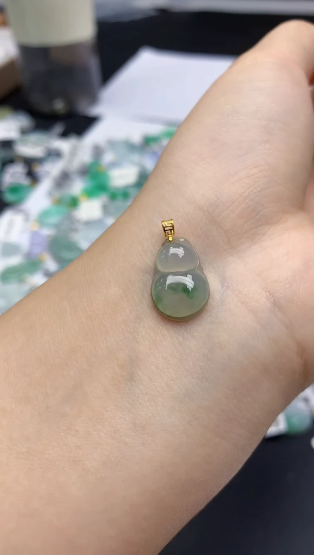 颈饰18K金镶嵌翡翠天然缅甸a货翡翠百元以上9元证书费自理