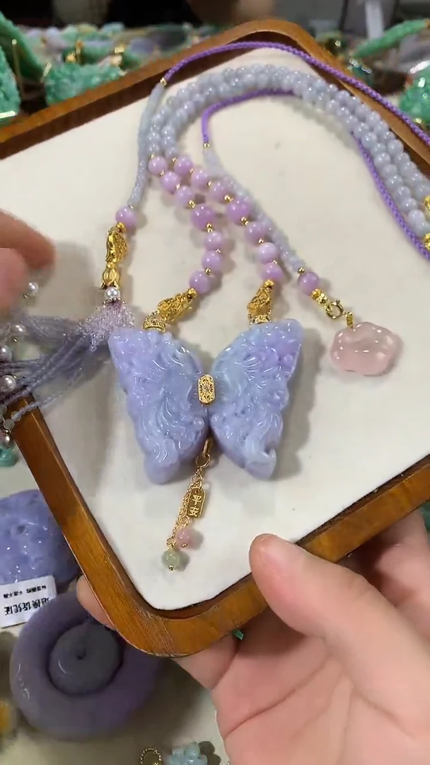 颈饰未镶嵌翡翠吊坠