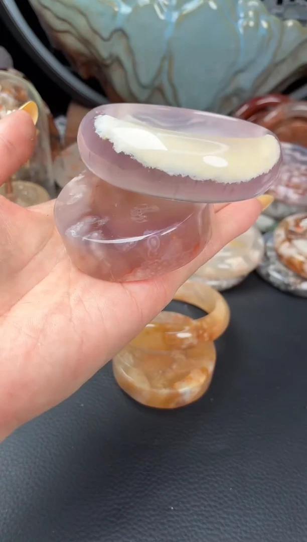 未镶嵌手镯（圆镯）石英质玉56