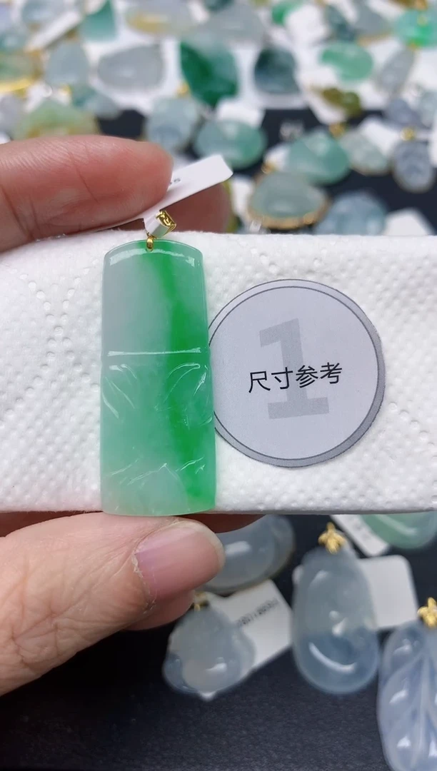 颈饰18K金镶嵌翡翠天然缅甸A货翡翠