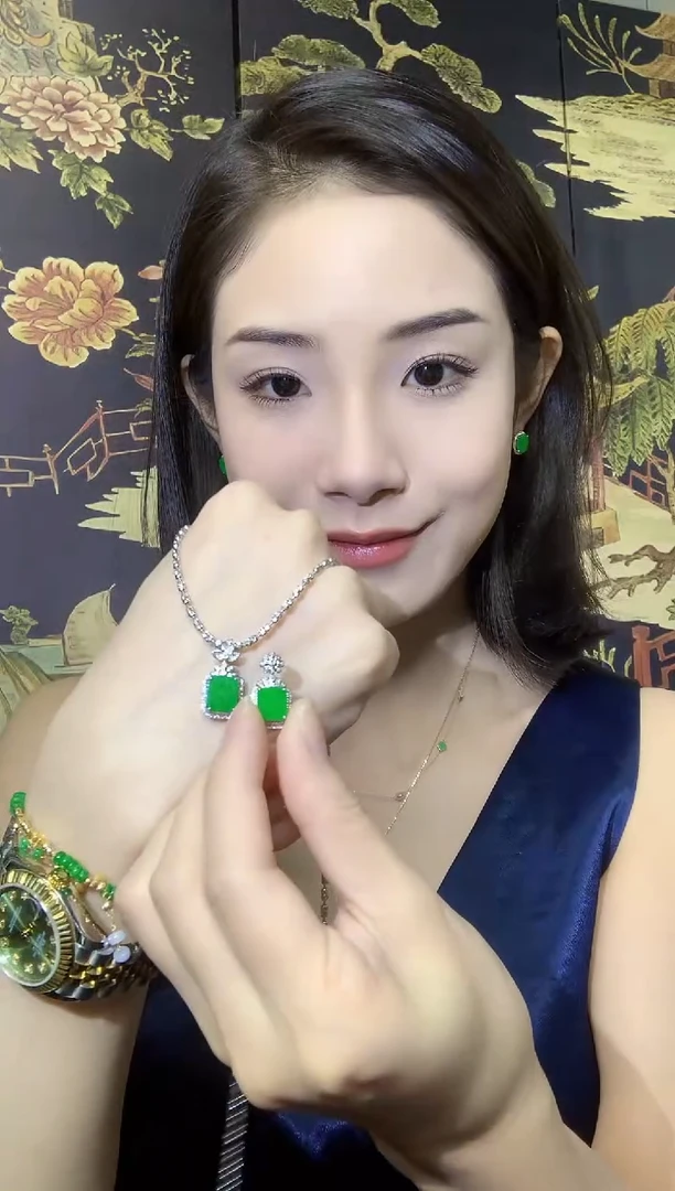 吊坠(不含链)18K金镶嵌翡翠A2 多样性发货一件