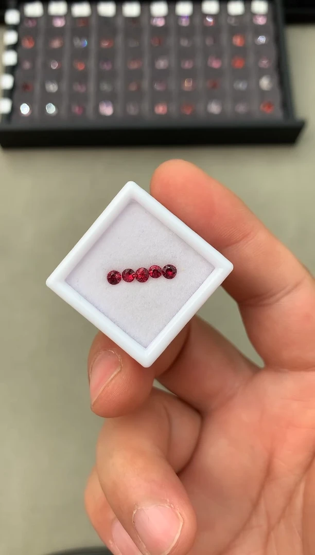 【闪购商品】定制尖晶石裸石未镶嵌1.21ct 圆切 红色调一盒