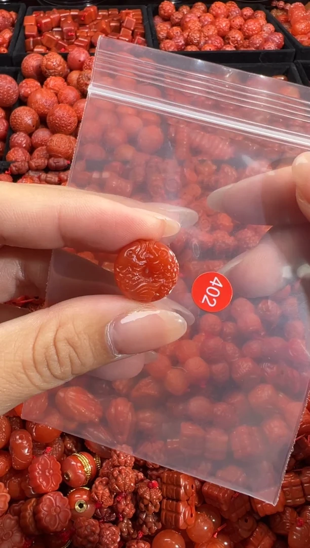 南红玛瑙未镶嵌颈饰1