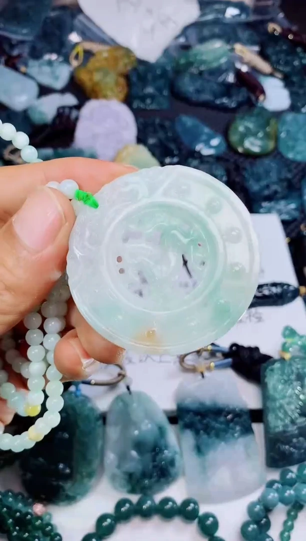 翡翠未镶嵌颈饰