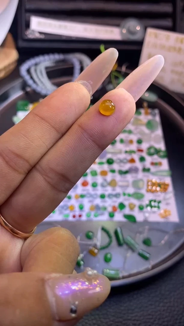 翡翠挂件未镶嵌蛋