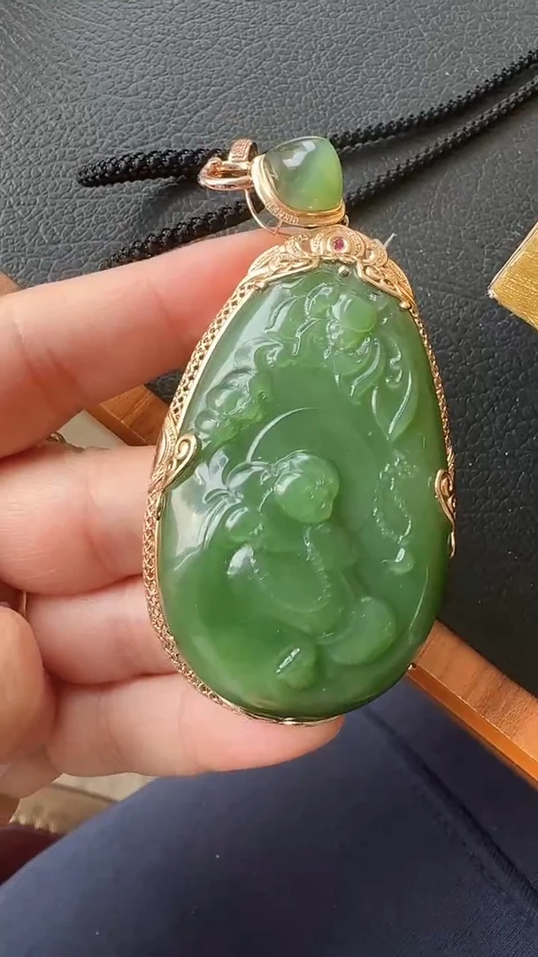 颈饰18K金镶嵌和田玉荣倩