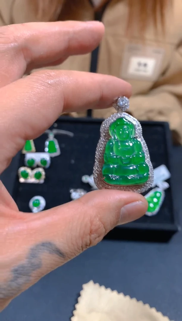 吊坠(赠链)未镶嵌翡翠多样性发一