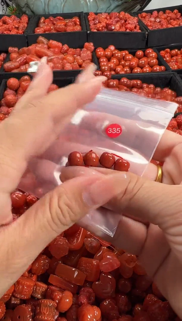 颈饰未镶嵌南红玛瑙1