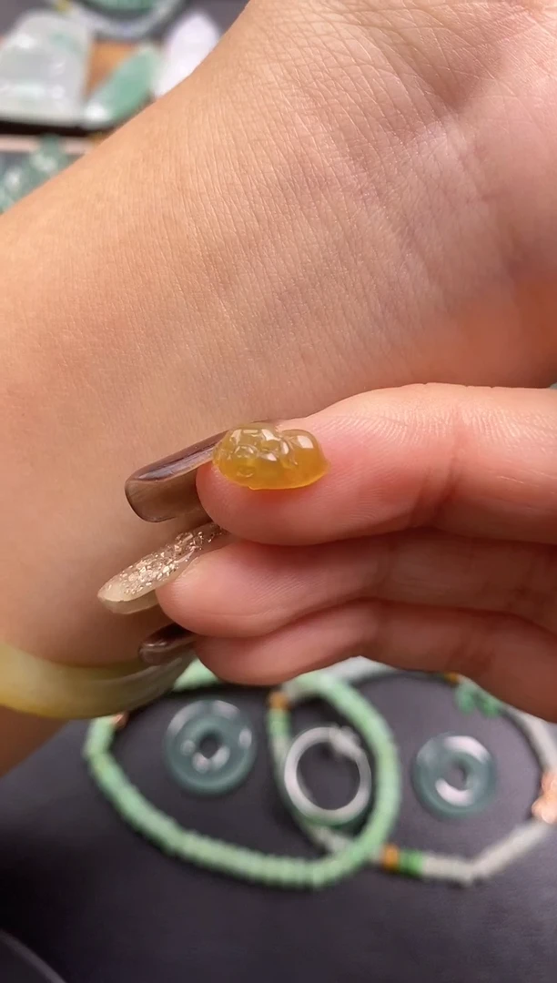 颈饰未镶嵌翡翠小猪