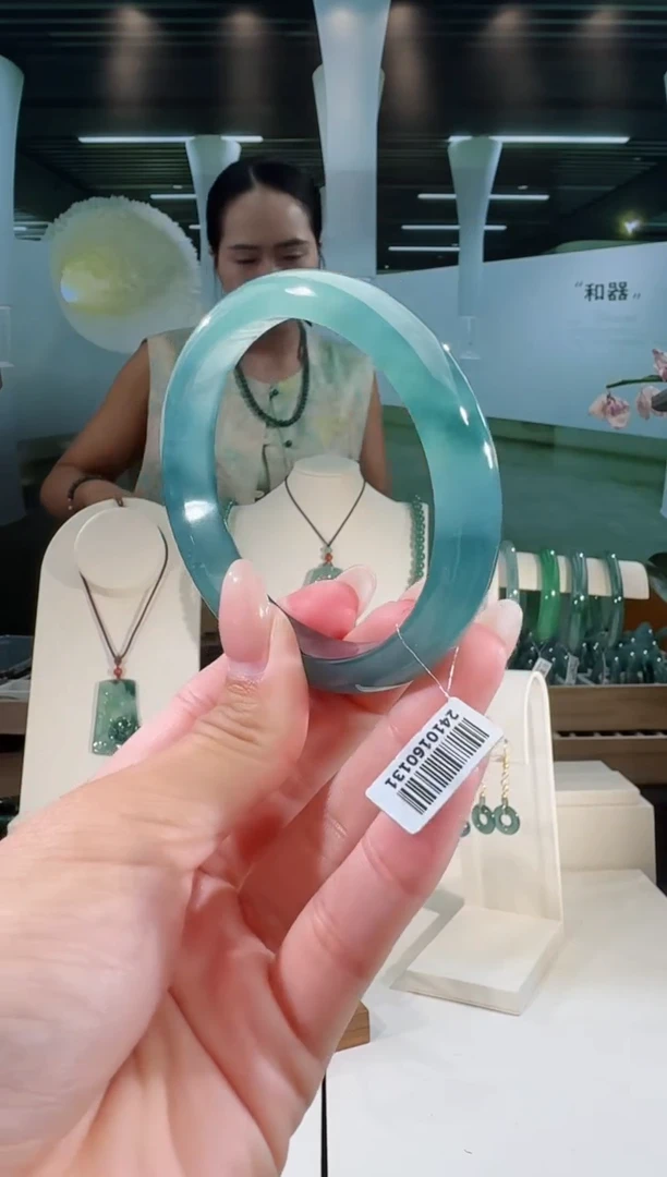 翡翠手镯未镶嵌58圈