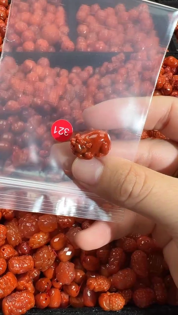 颈饰未镶嵌南红玛瑙1