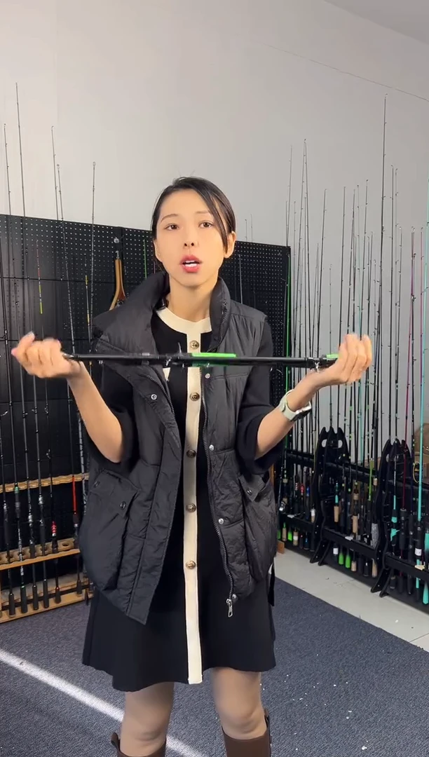 2.4m碳素鲈鱼绿色枪柄2.4米（瑕疵尾货竿，没有售后，介意勿拍）