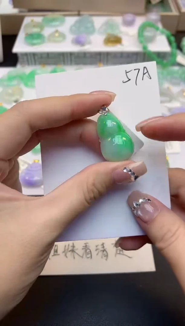 颈饰18K金镶嵌翡翠天然缅甸a货翡翠
