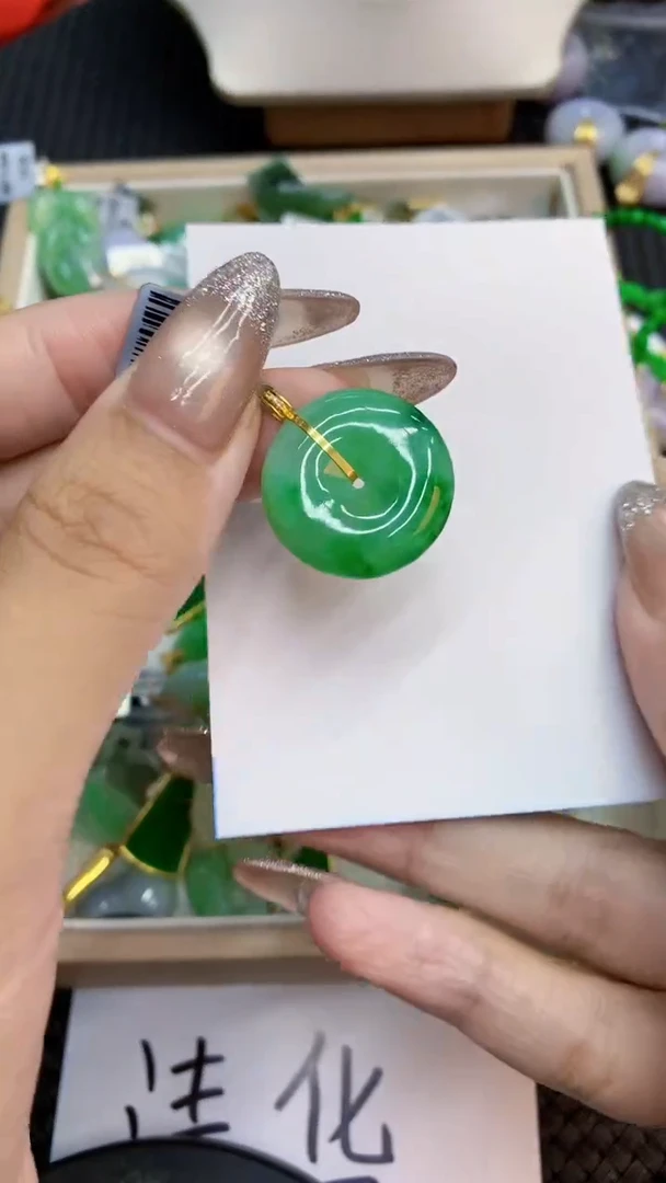 颈饰18K金镶嵌翡翠1