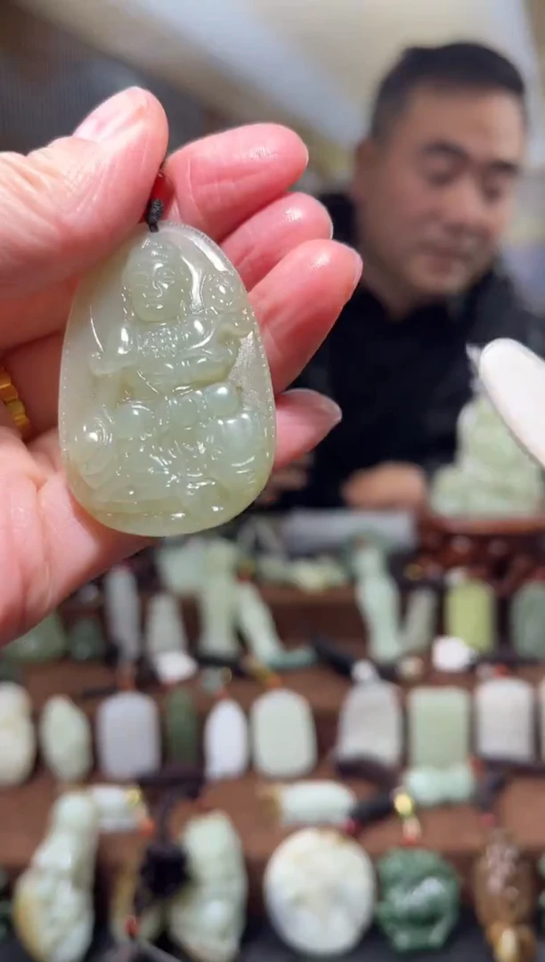 颈饰未镶嵌和田玉.