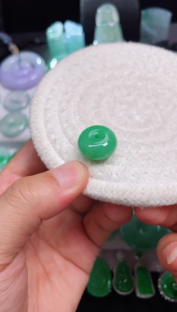 翡翠未镶嵌颈饰面包扣尺寸18.1    9.6mm