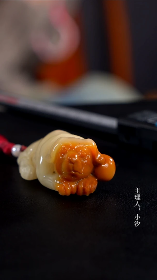 寿山石杨*乙汶洋石小狗手把件