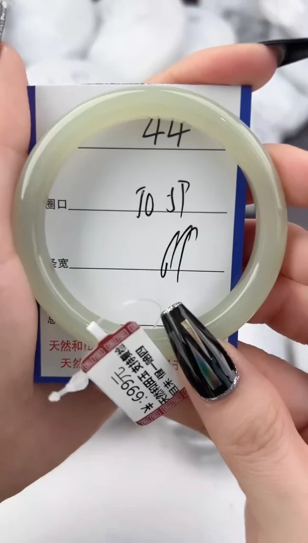 未镶嵌手镯和田玉44颜色微差无瑕疵