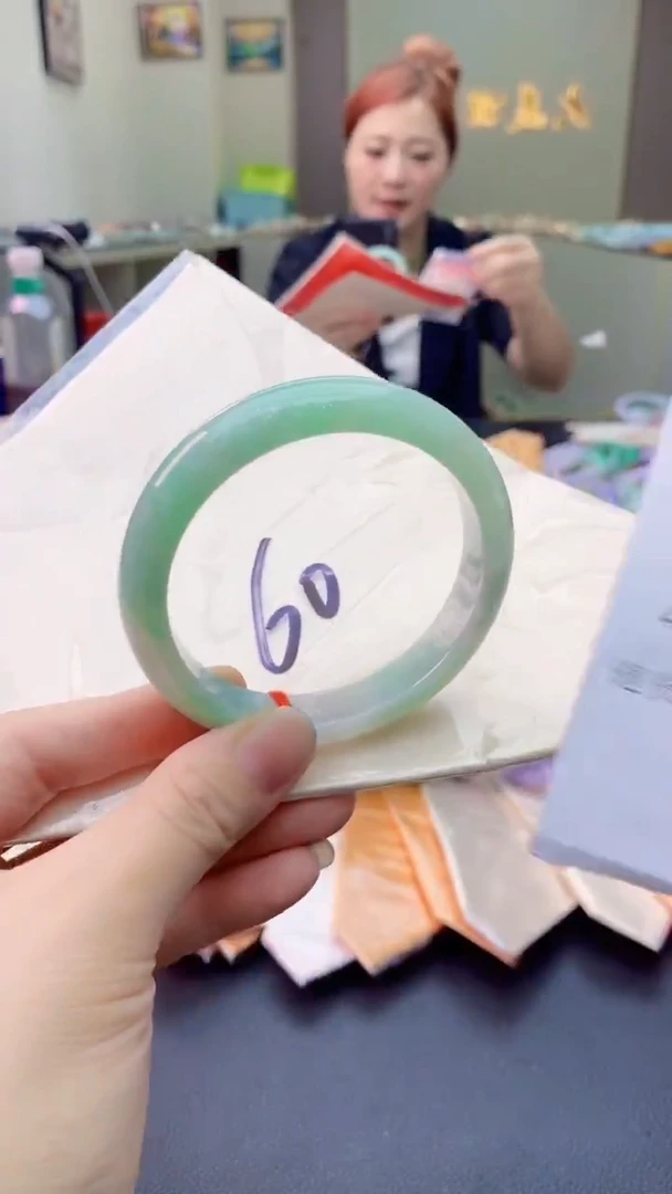 翡翠手镯未镶嵌1036282211