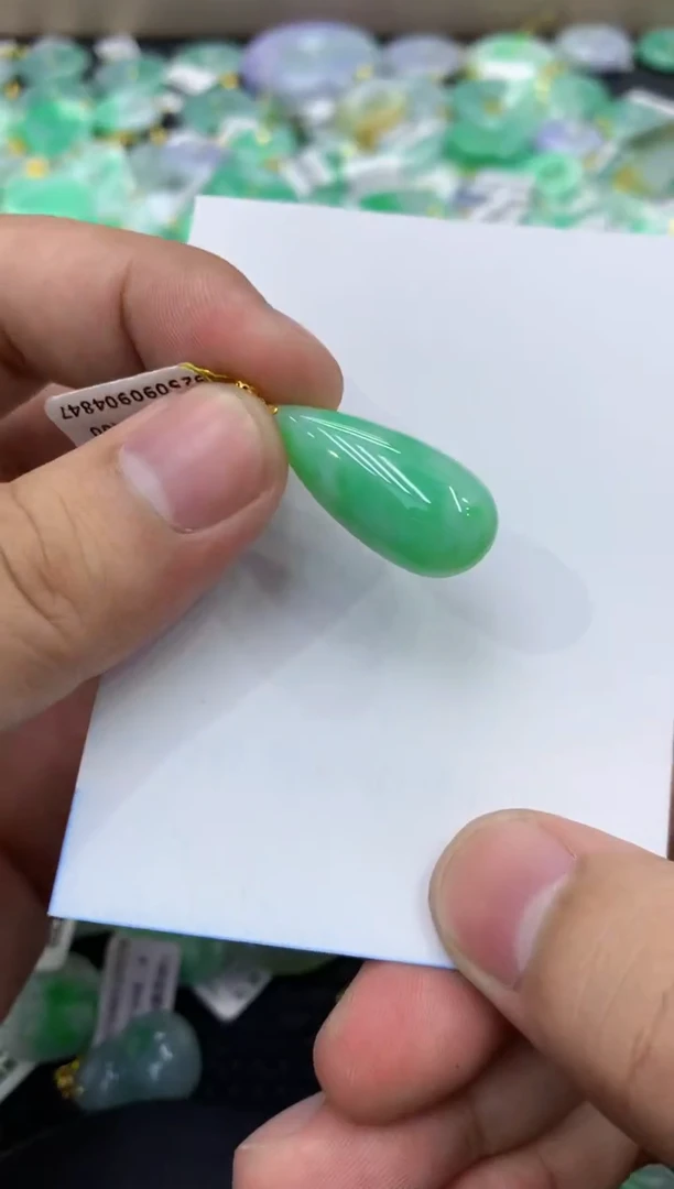 颈饰18K金镶嵌翡翠天然缅甸翡翠A货