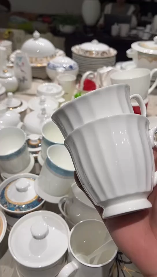 瓷2个杯子白瓷隆达