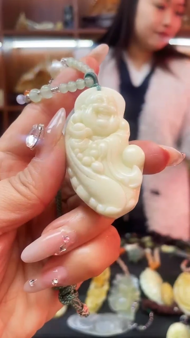 未镶嵌蛇纹石玉吊坠