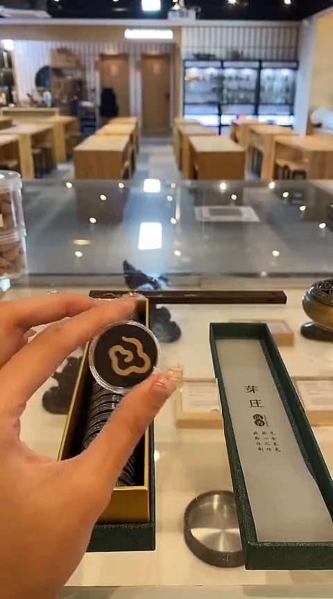 香篆1芽庄红土小祥云无粘香-方盒装8A级