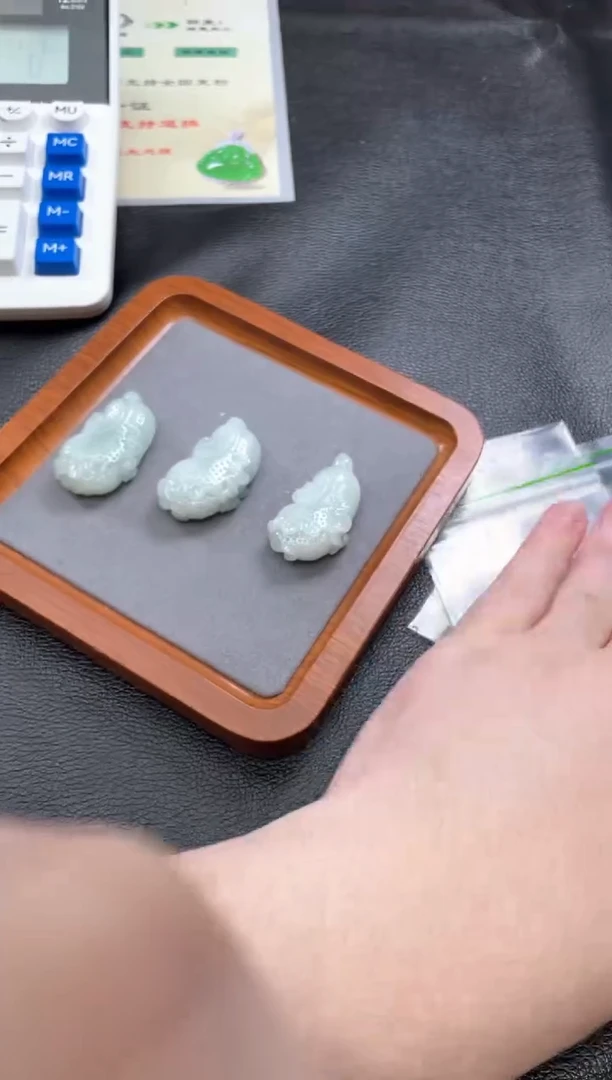 翡翠未镶嵌颈饰多样性发一件