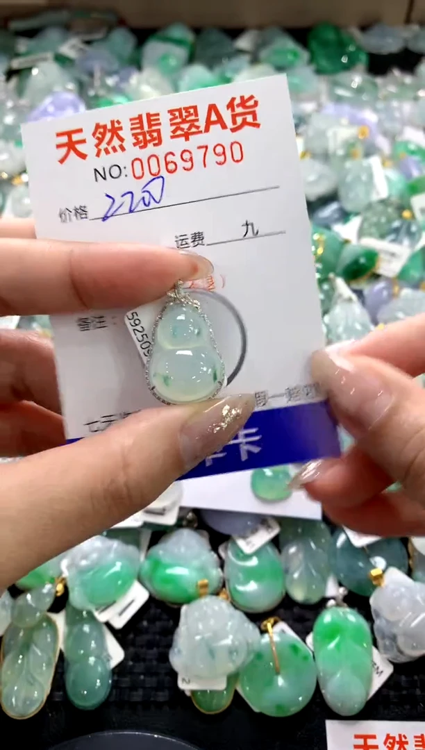 颈饰18K金镶嵌翡翠1111111111111111