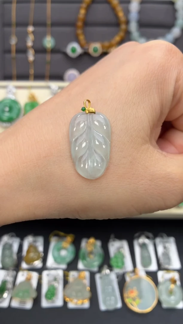 翡翠18K金镶嵌颈饰天然翡翠A货