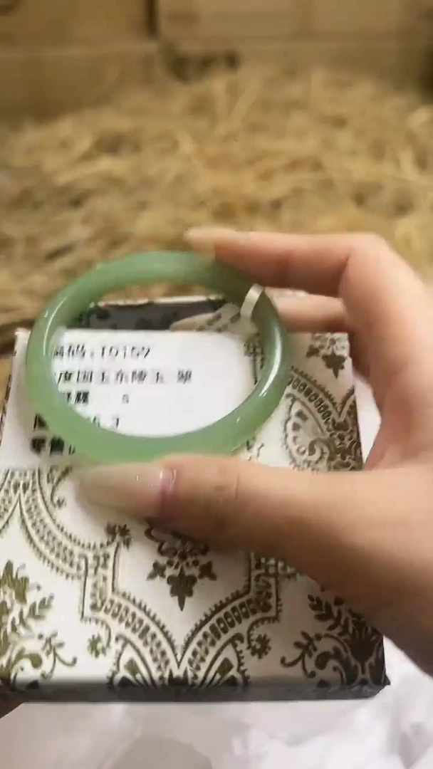 未镶嵌手镯石英质玉T0159