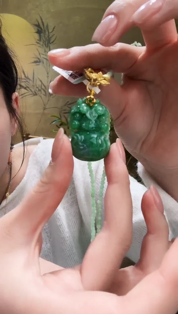 颈饰未镶嵌翡翠吊坠